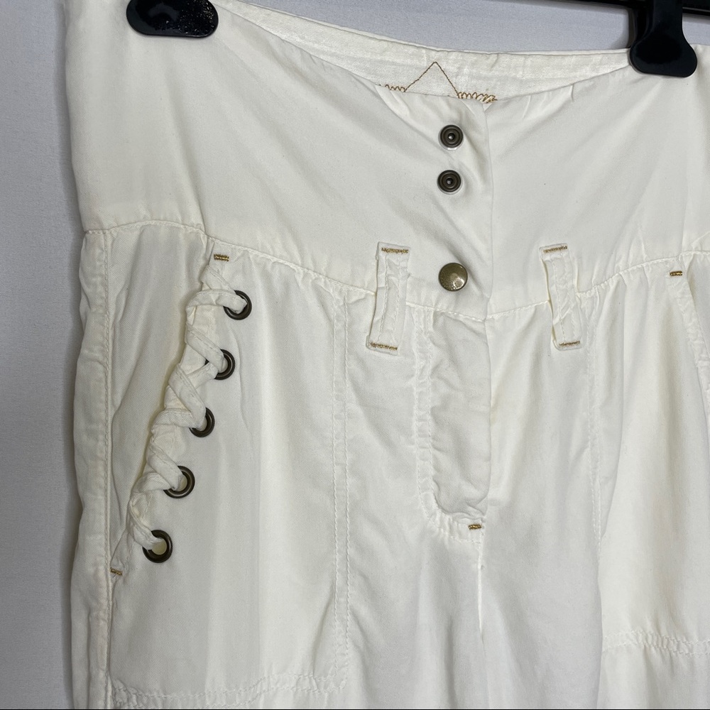 flowy white Bebe wide leg creamcolored cargo pants - Picture 3 of 5
